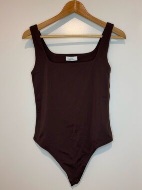 Aritzia Babaton Contour Bodysuit Brown Square Neck Sleeveless Size M